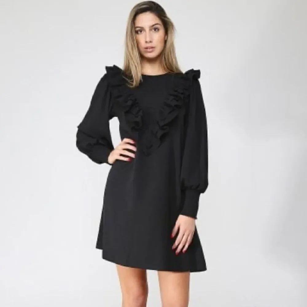✨ HP✨Ganni
Women's Black Crepe Ruffle Dress✨